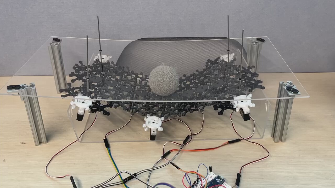 Foam ball resting on the actuated lattice